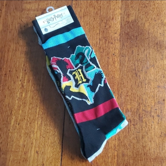 2 PairsHarry Potter Wizarding World Socks - Picture 2 of 13